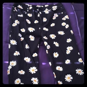 Slim black jeans with daisy print